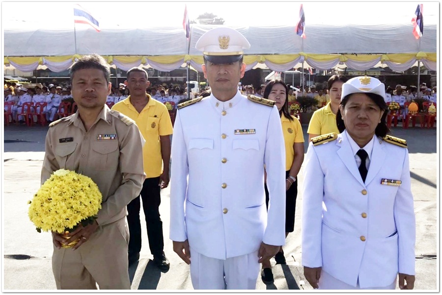 ﻿สำนักงานบังคับคดีกลุ่มจังหวัดที่ 2 (Sandbox) ร่วมพิธีถวายพานพุ่มดอกไม้และพิธีถวายบังคม เนื่องในวันพ่อแห่งชาติ พุทธศักราช 2562